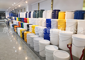 操逼黄片中国吉安容器一楼涂料桶、机油桶展区
